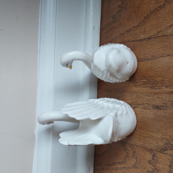 Vintage Porcelain Swan Salt and Pepper Shakers - Picture 3 of 7